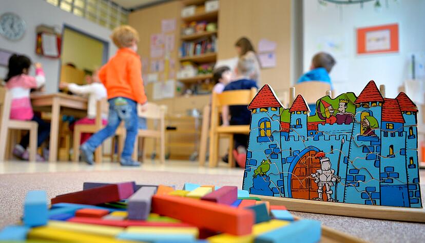 Der Bund überlässt den Ländern weitere vier Milliarden Euro für Qualitätsverbesserungen in den Kitas. Für Umbauten darf das Geld aber nicht mehr genutzt werden. (Archivbild) Der Bund überlässt den Ländern weitere vier Milliarden Euro für Qualitätsverbesserungen in den Kitas. Für Umbauten darf das Geld aber nicht mehr genutzt werden. (Archivbild)