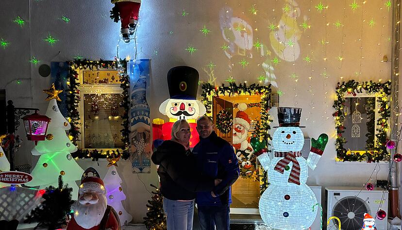 Mario und Diana Weber freuen sich immer sehr auf die Adventszeit. "Alles wird dann so heimelig", schwärmt Diana. Sie genießen die Zeit gerne mit ihren Freunden und Nachbarn. Mario und Diana Weber freuen sich immer sehr auf die Adventszeit. "Alles wird dann so heimelig", schwärmt Diana. Sie genießen die Zeit gerne mit ihren Freunden und Nachbarn.