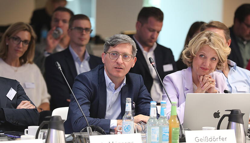 Beim KI Summit des Axel-Springer-Verlags saß EBM-Papst-Chef Klaus Geißdörfer vor ein paar Tagen in der ersten Reihe. Der Hersteller von Ventilatoren aus dem hohenlohischen Mulfingen spielt als Zulieferer beim Bau von Rechenzentren eine wichtige Rolle.