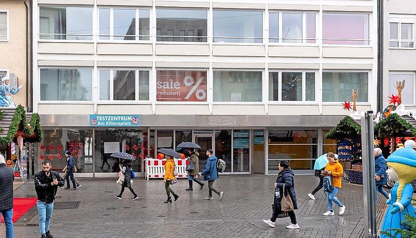 Das Ladengeschäft am Kiliansplatz gehört nun der Stadt. In dem Gebäude war zuletzt ein Modegeschäft untergebracht, das Insolvenz ging. Das Ladengeschäft am Kiliansplatz gehört nun der Stadt. In dem Gebäude war zuletzt ein Modegeschäft untergebracht, das Insolvenz ging.