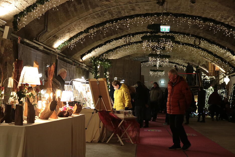 Der Öhringer Weihnachtsmarkt wurde am Freitagabend eröffnet.