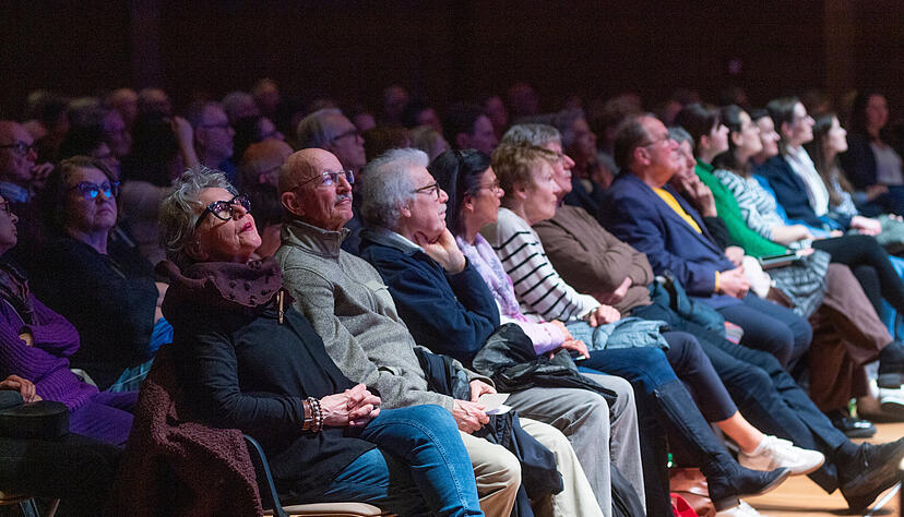 Wer zuerst kommt: Ab 18 Uhr war Einlass am Bildungscampus, und der Saal war rasch gef&uuml;llt.