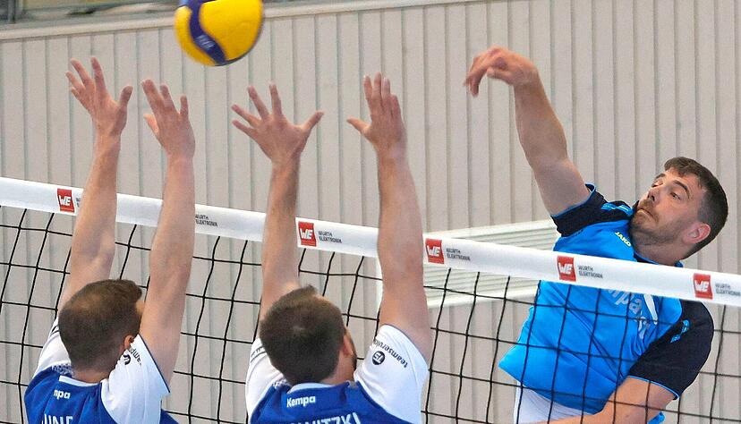 Die Waldenburger mit Bastian Hein, der in dieser Saison phasenweise als Aushilfsspielertrainer fungierte, hatte Flacht/Schmiden am Rande einer Niederlage. Die Waldenburger mit Bastian Hein, der in dieser Saison phasenweise als Aushilfsspielertrainer fungierte, hatte Flacht/Schmiden am Rande einer Niederlage.