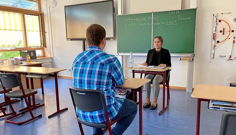 Nico Arnold m&ouml;chte Schreiner werden. Um auf Vorstellungsgespr&auml;che vorbereitet zu sein, nimmt er am Bewerbungsplanspiel teil.
Foto: Elfi Hofmann