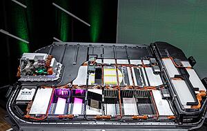 Ein Schnittmodell des Akkus f&uuml;r einen E-Tron. K&uuml;nftig werden Spezialisten in Neckarsulm neue Batterien entwickeln.