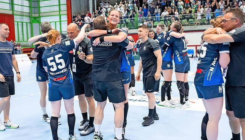 Erleichterung, wohin das Auge reicht. Nach Spielschluss und dem erfolgreichen Klassenerhalt wurde sich bei der Sport-Union Neckarsulm viel umarmt und viel geherzt.