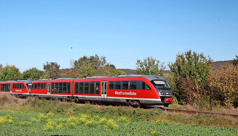 Nach der jüngsten Fahrplankonferenz ändert sich auf der Hohenlohebahn vorerst wenig. Seit Ende 2019 gibt es unter der Woche einen Stundentakt, die Westfrankenbahn bedient die Strecke bis 2031. 
Foto: privat