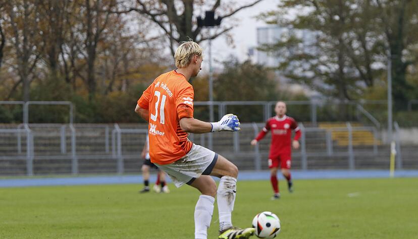 Der VfR Heilbronn kann sich bei seinem Torwart Cedrik Alexander Stern bedanken, dass die Partie gegen den TSV Oberensingen nicht schon zur Halbzeit entschieden ist.