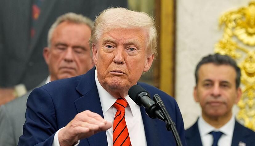 Trump will sowohl nach Israel als auch nach Kairo reisen. Trump will sowohl nach Israel als auch nach Kairo reisen.