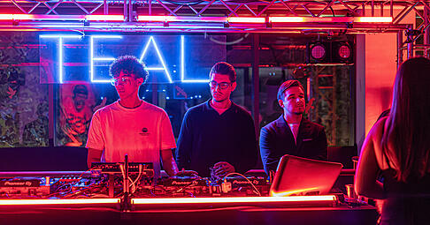 Die Veranstalter von TEAL und der Ratskeller laden am Samstag zur gro&szlig;en Open-Air-Party auf den Heilbronner Marktplatz.