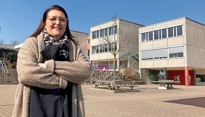 Schulleiterin Ulrike Speck ist seit 2021 Leiterin der Hellbergschule. Die Einrichtung komplettiert das Angebot weiterführender Schulen in Eppingen.
Foto: Jörg Kühl Schulleiterin Ulrike Speck ist seit 2021 Leiterin der Hellbergschule. Die Einrichtung komplettiert das Angebot weiterführender Schulen in Eppingen.
Foto: Jörg Kühl