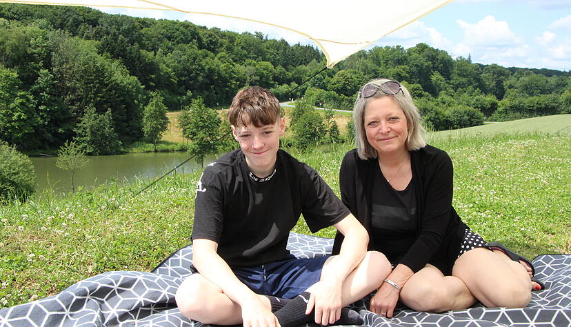 Natascha Brettschneider und ihr Sohn Cedric machen in den Pfingstferien ein paar Tage Camping-Urlaub an den Schleierhofer Seen.