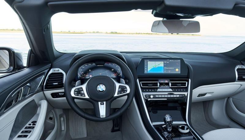 Zur Ausstatung geh&ouml;ren kuschelweiches Leder, Massagesitze, ein High-End-Soundsystem und ein Online-Infotainment.