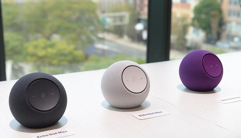 Lautsprecher-Kugeln: Die neuen Echo Dot Max von Amazon erinnern ein wenig an umgefallene Lautsprecher eines anderen Tech-Konzerns. Lautsprecher-Kugeln: Die neuen Echo Dot Max von Amazon erinnern ein wenig an umgefallene Lautsprecher eines anderen Tech-Konzerns.