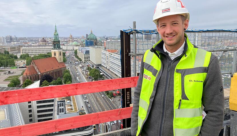 Christian Schröder aus Eppingen ist Bauleiter und betreut den Rohbau eines Hochhauses, das zu den höchsten Berlins zählen wird. Foto: Jürgen Kümmerle