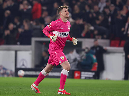 Alexander N&uuml;bel: Beim 0:1 ohne Chance. Der Ball von Christensen senkt sich unhaltbar ins lange Eck. Beim Lattenkracher in der zweiten Halbzeit im Gl&uuml;ck. Beim 2:2 sieht er den Ball sp&auml;t. Rettet daf&uuml;r in der 89. Minute gleich zweimal bockstark. Note: 3