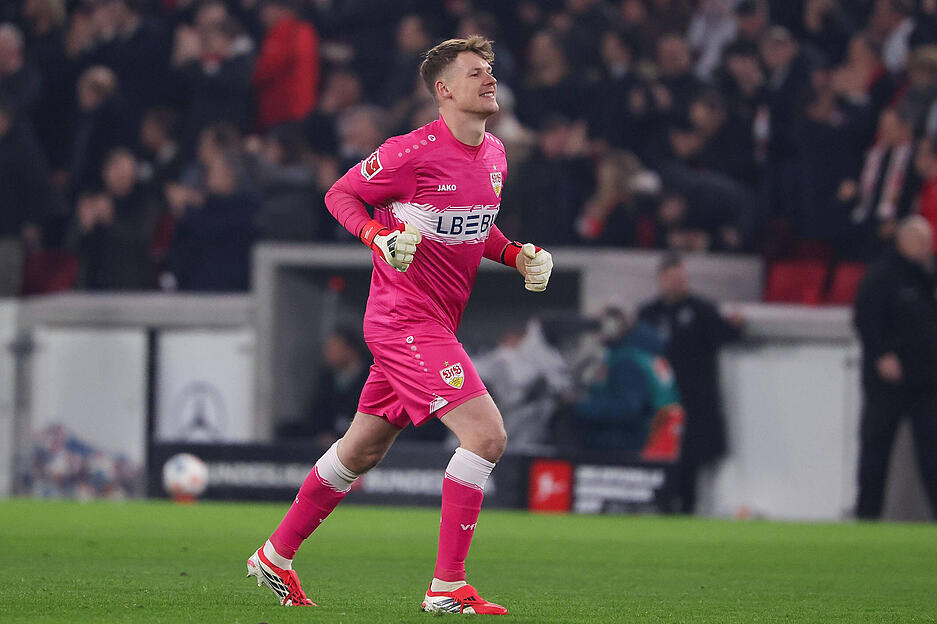 Alexander N&uuml;bel: Beim 0:1 ohne Chance. Der Ball von Christensen senkt sich unhaltbar ins lange Eck. Beim Lattenkracher in der zweiten Halbzeit im Gl&uuml;ck. Beim 2:2 sieht er den Ball sp&auml;t. Rettet daf&uuml;r in der 89. Minute gleich zweimal bockstark. Note: 3