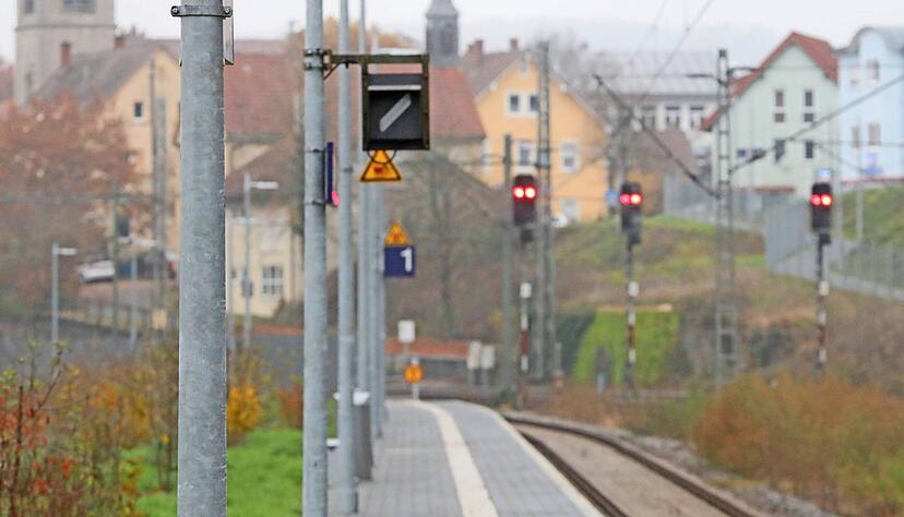Am Bahnhof Möckmühl-Züttlingen wird die Frankenbahn für mehrere Kilometer eingleisig. Der Ausbau allein an dieser Stelle würde mehr als 30 Millionen Euro kosten.
Foto: Archiv/Seidel