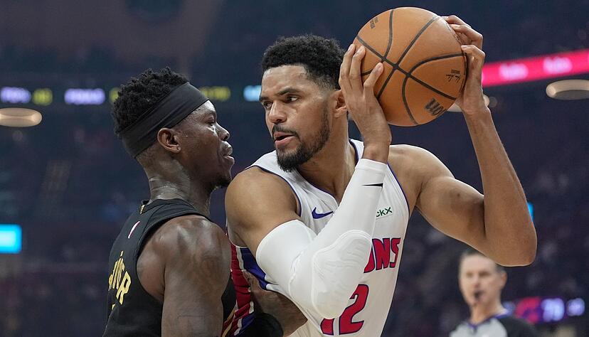 Dennis Schröder (l.) lieferte gegen sein Ex-Team eine starke Vorstellung. Dennis Schröder (l.) lieferte gegen sein Ex-Team eine starke Vorstellung.