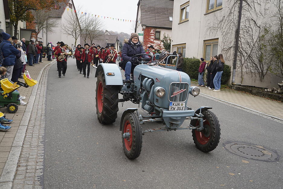 Umzug beim Herbstpferdemarkt in Dörzbach. Umzug beim Herbstpferdemarkt in Dörzbach.