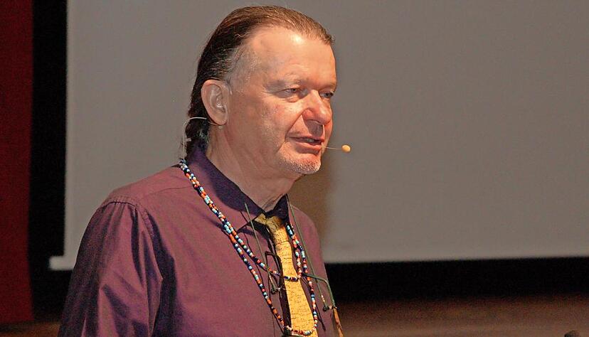 Professor Volker Sommer forscht über die Sexualbiologie der Primaten und leitet davon Verhaltensweisen des Menschen ab.Foto: Stefanie Pfäffle Professor Volker Sommer forscht über die Sexualbiologie der Primaten und leitet davon Verhaltensweisen des Menschen ab.Foto: Stefanie Pfäffle