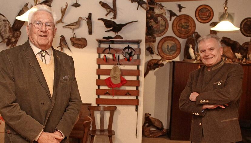 Optimistischer Blick in die Zukunft: Kreisjägermeister Edgar Häußer (rechts) mit dem Ehren-Kreisjägermeister Dieter Bürkle. Optimistischer Blick in die Zukunft: Kreisjägermeister Edgar Häußer (rechts) mit dem Ehren-Kreisjägermeister Dieter Bürkle.