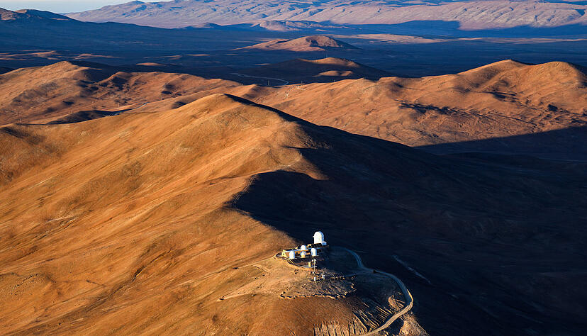 Die Europäische Organisation für astronomische Forschung betreibt derzeit neun Teleskope und Forschungseinrichtungen in der Atacama-Wüste. Sie gilt wegen ihrer Bedingungen als besonders geeignet für astronomische Beobachtungen. Die Europäische Organisation für astronomische Forschung betreibt derzeit neun Teleskope und Forschungseinrichtungen in der Atacama-Wüste. Sie gilt wegen ihrer Bedingungen als besonders geeignet für astronomische Beobachtungen.