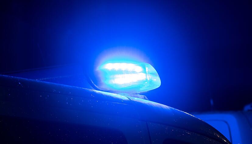 Die Polizei ermittelt zu den Hintergr&uuml;nden des schweren Unfalls auf der A5. (Symbolbild)