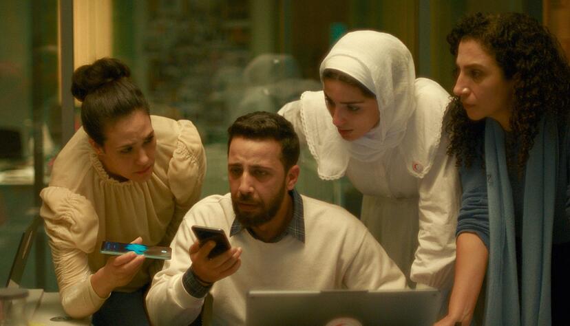 Szene aus dem Film - die Schauspieler verkörpern Hilfskräfte des Roten Halbmonds. Szene aus dem Film - die Schauspieler verkörpern Hilfskräfte des Roten Halbmonds.