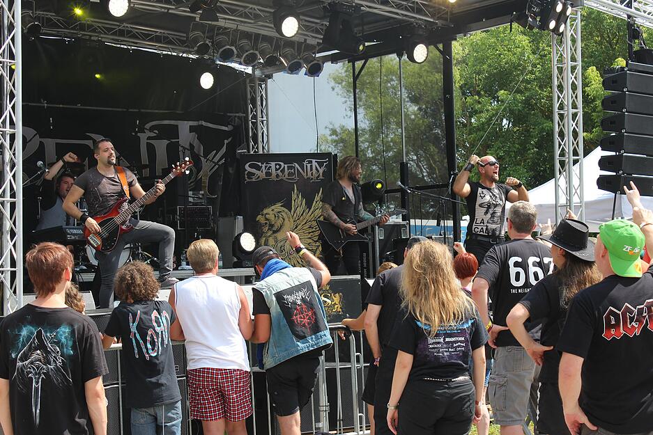 Juli 2017: 26 Bands aus verschiedenen Bereichen der Metal-Szene heizen den Fans beim siebten Sunstorm-Open-Air ordentlich ein.