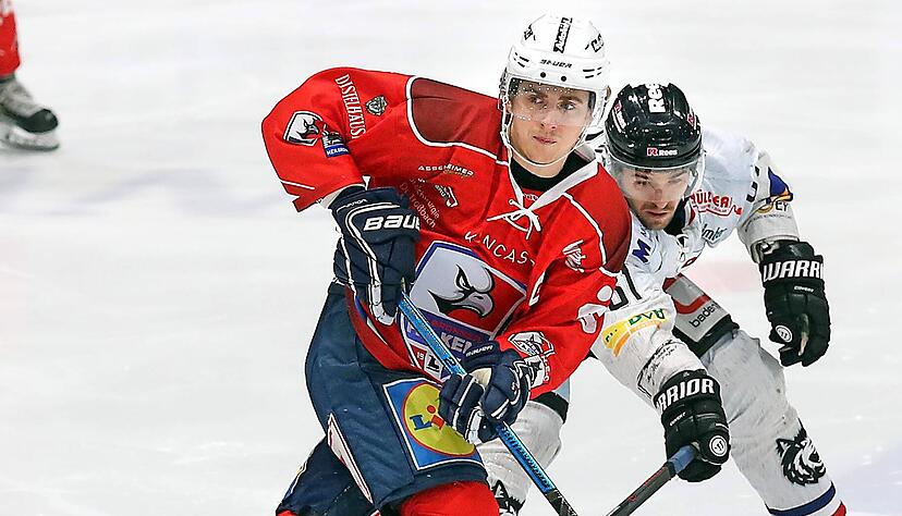 Gute Erfahrungen haben Davis Koch und die Falken in der Saison mit Freiburg gemacht: In den bisherigen drei Spielen holte Heilbronn acht von neun Punkten, gewann zu Hause zwei Mal regulär und auswärts in der Overtime.
Foto: Archiv/Andreas Veigel Gute Erfahrungen haben Davis Koch und die Falken in der Saison mit Freiburg gemacht: In den bisherigen drei Spielen holte Heilbronn acht von neun Punkten, gewann zu Hause zwei Mal regulär und auswärts in der Overtime.
Foto: Archiv/Andreas Veigel