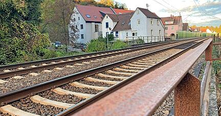 Bahnstrecke bei Heilbronn-Klingenberg: Hier ist im Zuge dermöglichen Zabergäubahn-Reaktivierung eine neue Haltestelle geplant.
Foto: Alexander Hettich