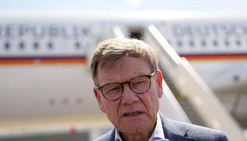 Au&szlig;enminister Johann Wadephul (CDU) reist nach Japan und Indonesien. Auch dort wird die Lage in der Ukraine und der Umgang mit China eine gro&szlig;e Rolle spielen.