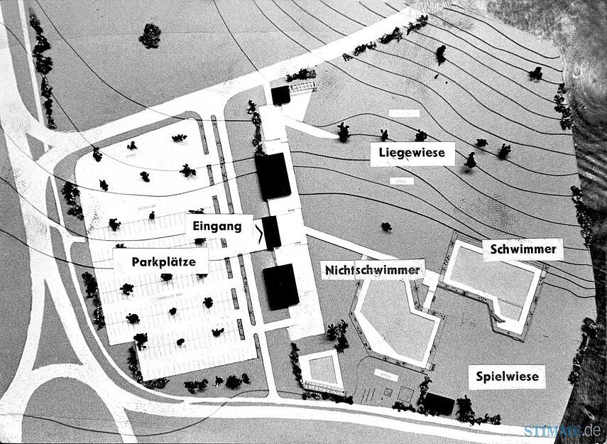 Zusammengestellt von Archiv und Dokumentation der Heilbronner Stimme - 

Juli 1963: Heilbronn erhält ein zweites Freibad für rund drei Millionen Mark.  Der Bauausschuss entscheidet sich für die Ideenskizze der Petunia GmbH aus Grötzingen.