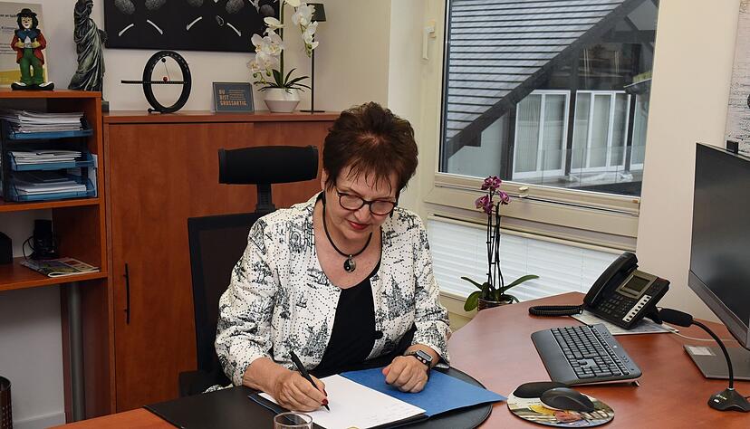 Angelika Hoell hilft ihren Kunden als Verm&ouml;gensberaterin dabei, passende L&ouml;sungen f&uuml;r die Geldanlage zu finden.
