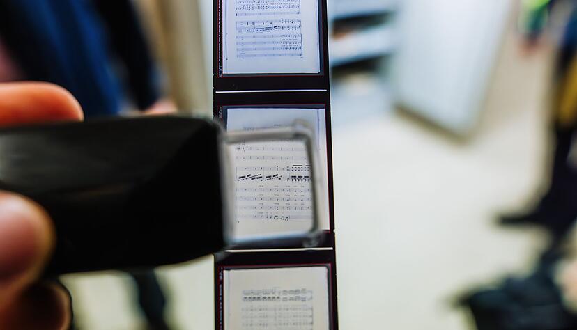 Das Langzeitarchiv setzt weiter auf Mikrofilm. Das Langzeitarchiv setzt weiter auf Mikrofilm.