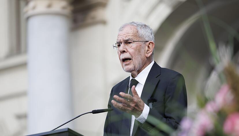 Bundespräsident Alexander van der Bellen schaltet sich in die Waffen-Debatte ein. Bundespräsident Alexander van der Bellen schaltet sich in die Waffen-Debatte ein.