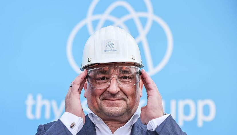 Thyssenkrupp will ein Kaufangebot des indischen Stahlherstellers Jindal Steel f&uuml;r die Stahlsparte intensiv pr&uuml;fen. (Archivbild)