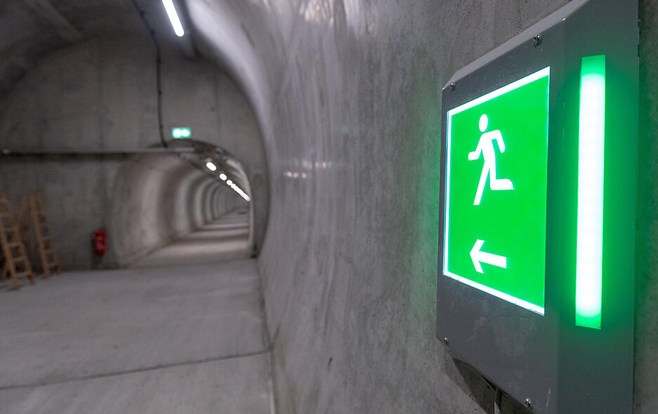 Der parallel verlaufende Fluchtstollen dient als Rettungsweg bei Notf&auml;llen im Tunnel.