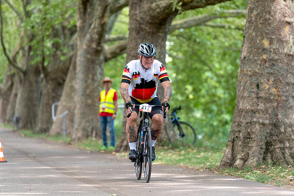 Die Landesspiele der Special Olympics sind bis Samstag zu Gast in Heilbronn und Neckarsulm. 1100 Athleten mit geistiger und mehrfacher Beeinträchtigung messen sich an 14 Orten in den beiden Städten in 17 verschiedenen Sportarten. Die Landesspiele der Special Olympics sind bis Samstag zu Gast in Heilbronn und Neckarsulm. 1100 Athleten mit geistiger und mehrfacher Beeinträchtigung messen sich an 14 Orten in den beiden Städten in 17 verschiedenen Sportarten.