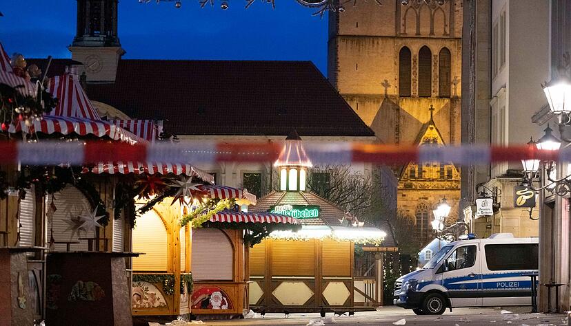 Im Dezember 2024 fuhr ein Mann aus Saudi-Arabien, mit einem Auto in eine Menschenmenge auf einem Weihnachtsmarkt in Magdeburg - sechs Menschen starben. (Archivbild) Im Dezember 2024 fuhr ein Mann aus Saudi-Arabien, mit einem Auto in eine Menschenmenge auf einem Weihnachtsmarkt in Magdeburg - sechs Menschen starben. (Archivbild)