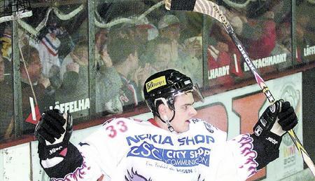 Zwei Jahre lang spielte Michael Hackert im Trikot seines Heimatvereins Heilbronner EC in der 2. Bundesliga. Bei den Frankfurt Lions reifte er zum Nationalspieler. (Foto: Veigel) Zwei Jahre lang spielte Michael Hackert im Trikot seines Heimatvereins Heilbronner EC in der 2. Bundesliga. Bei den Frankfurt Lions reifte er zum Nationalspieler. (Foto: Veigel)