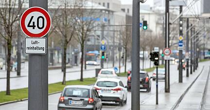 Tempo 40 gilt auf der Allee in Heilbronn. Die Stadt wünscht sich mehr Flexibilität bei der Lenkung des Straßenverkehrs.
Foto: Archiv/Veigel