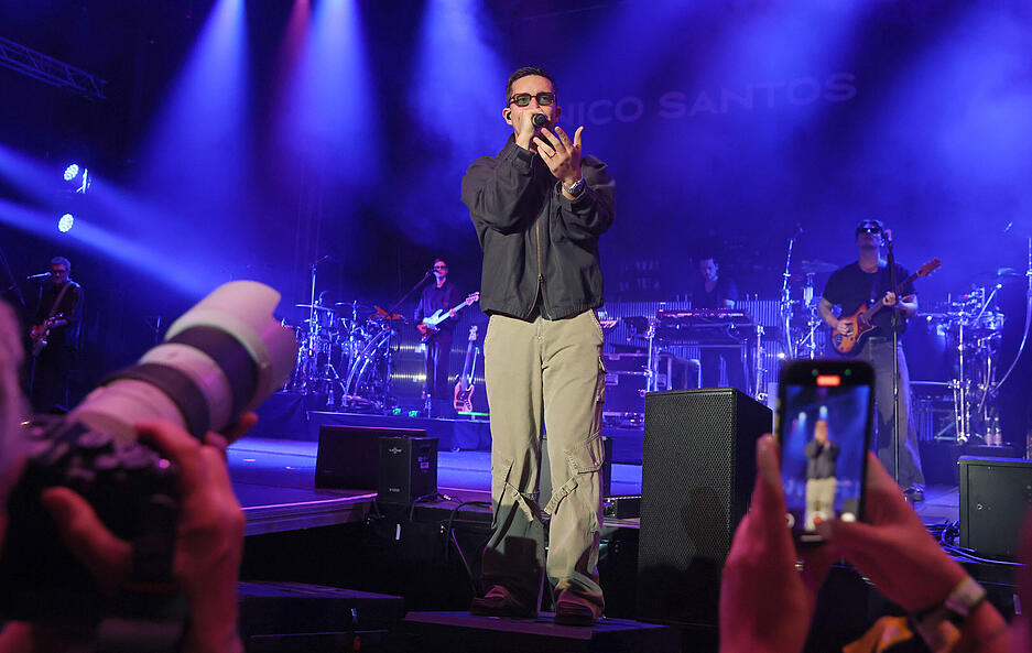 Nico Santos ist bekannt für Hits wie „Rooftop“ oder „Play with Fire“, mit denen er die Charts eroberte. Bei Haigern Live stand er am Samstag als Headliner des Festivals auf der Bühne.