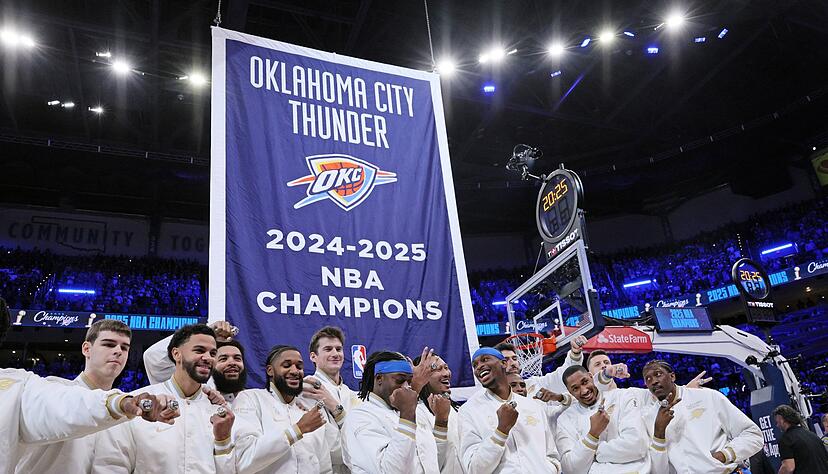 Erstmals in der Geschichte der Oklahoma City Thunder gab es eine Meister-Zeremonie. Erstmals in der Geschichte der Oklahoma City Thunder gab es eine Meister-Zeremonie.