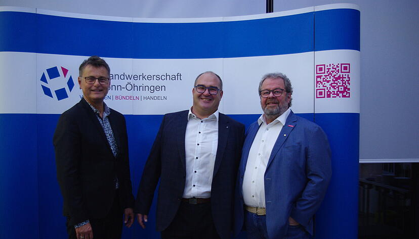 Manuel Keicher (Mitte) ist neuer Kreishandwerksmeister der Kreishandwerkerschaft Heilbronn-Öhringen, hier mit deren Geschäftsführer Roland Müller (links) und Handwerkskammer-Präsident Ralf Rothenburger. Manuel Keicher (Mitte) ist neuer Kreishandwerksmeister der Kreishandwerkerschaft Heilbronn-Öhringen, hier mit deren Geschäftsführer Roland Müller (links) und Handwerkskammer-Präsident Ralf Rothenburger.