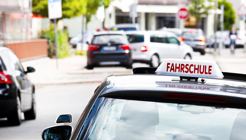 Die Branche positioniert sich klar: Laut einer Umfrage bewerten 83 Prozent der Fahrschulen die Reformpläne des Ministeriums negativ. Die Branche positioniert sich klar: Laut einer Umfrage bewerten 83 Prozent der Fahrschulen die Reformpläne des Ministeriums negativ.