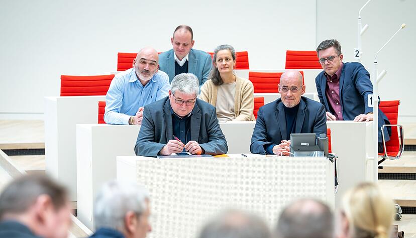 Die BSW-Landtagsfraktion hat nach dem Bruch der SPD/BSW-Koalition mit der AfD f&uuml;r eine Neuwahl gestimmt - der AfD-Antrag scheiterte aber.