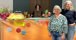 Freuen sich &uuml;ber die neuen R&auml;ume in der Bismarckstra&szlig;e: Tanja Gabel, Ute Schwarz und Birgit B&auml;hrle (v.l.), die Hauptamtlichen bei den ambulanten Hospizdiensten in &Ouml;hringen.