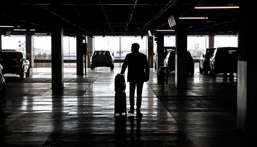 Das Parkhaus einer Autovermietung. Mietwagen werden über Ostern in Deutschland teurer sein als im Vorjahr, in etlichen anderen Ländern jedoch günstiger. (Symbolbild) Das Parkhaus einer Autovermietung. Mietwagen werden über Ostern in Deutschland teurer sein als im Vorjahr, in etlichen anderen Ländern jedoch günstiger. (Symbolbild)